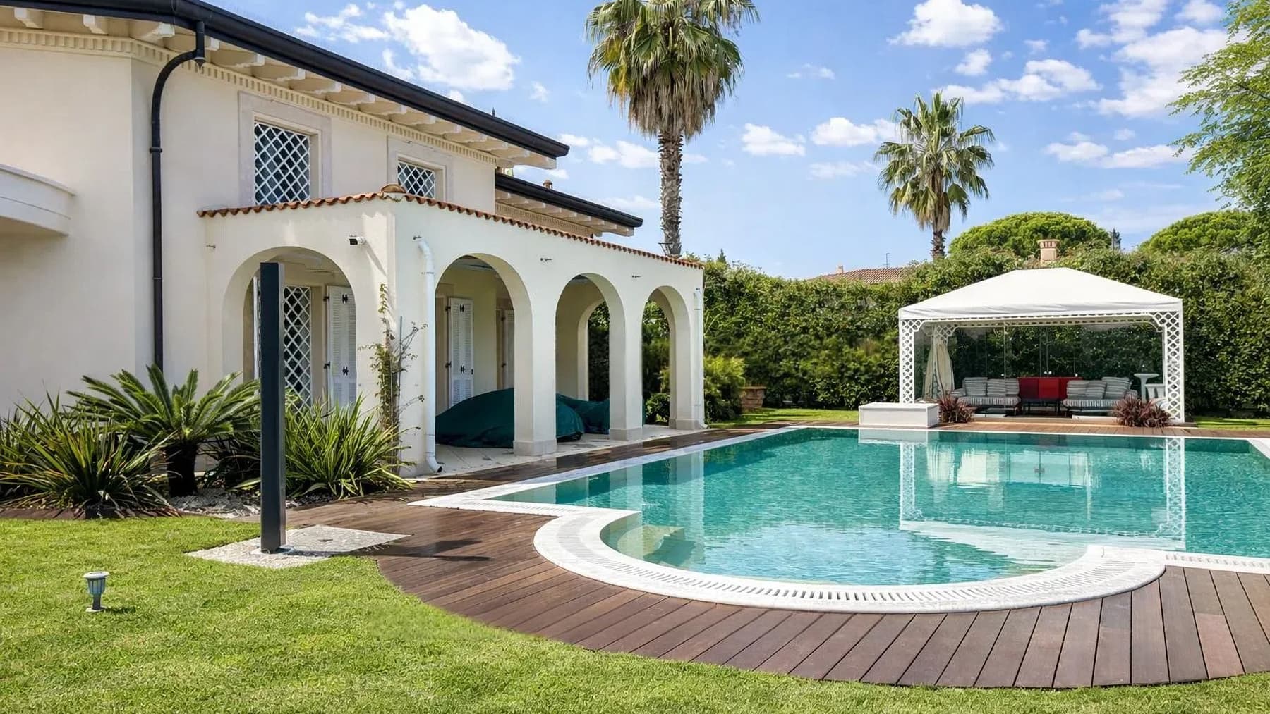 Villa con piscina e giardino a Forte dei Marmi, Toscana