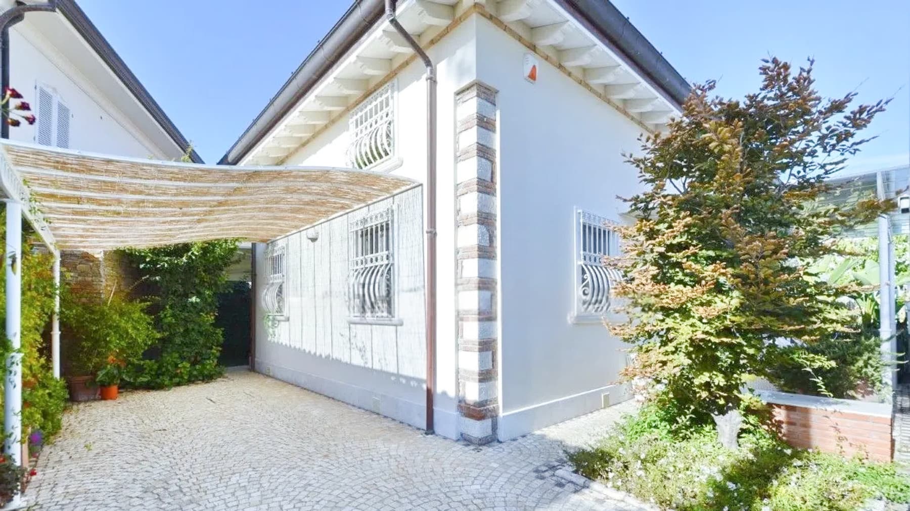 Detached House in Prestigious Forte dei Marmi, Tuscany