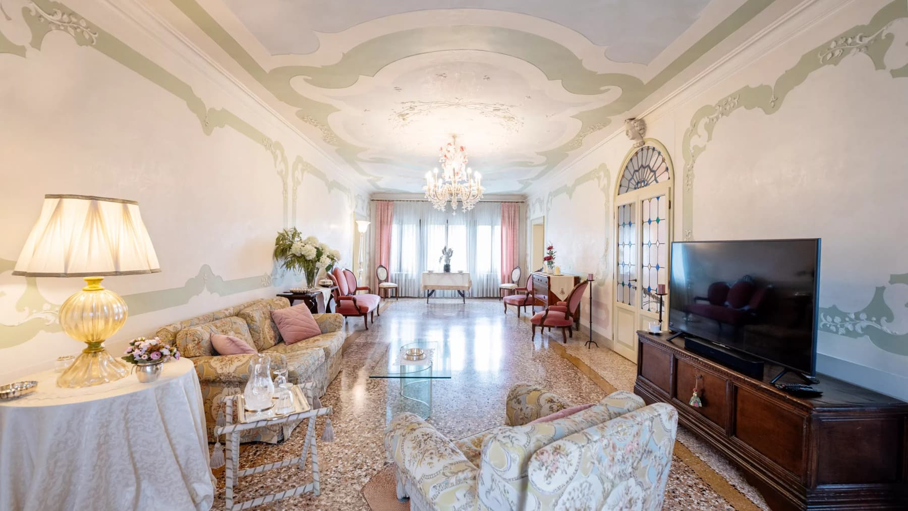 Elegante Appartamento in Villa Veneta con Parco e Chiesetta