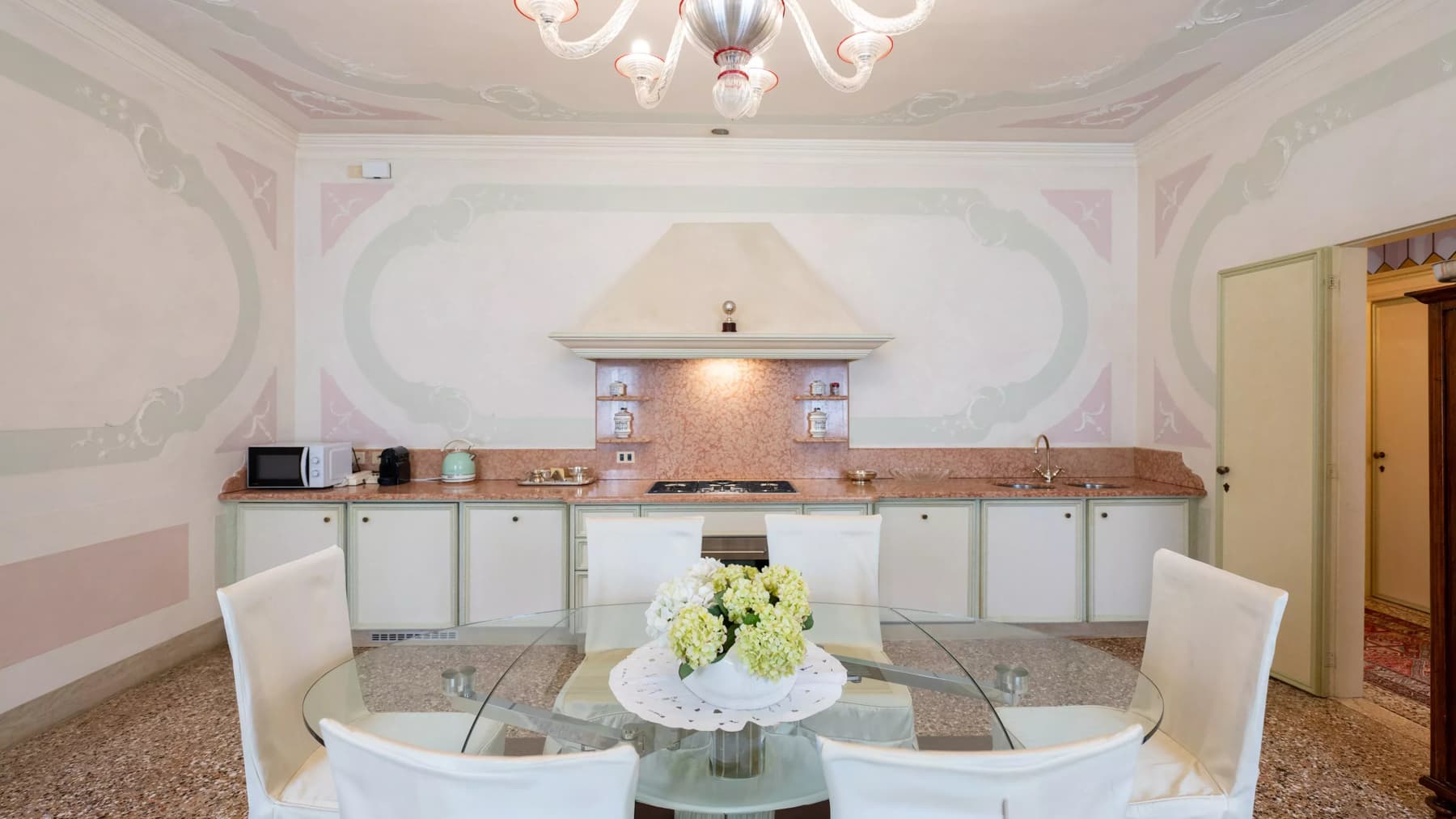 Elegante Appartamento in Villa Veneta con Parco e Chiesetta