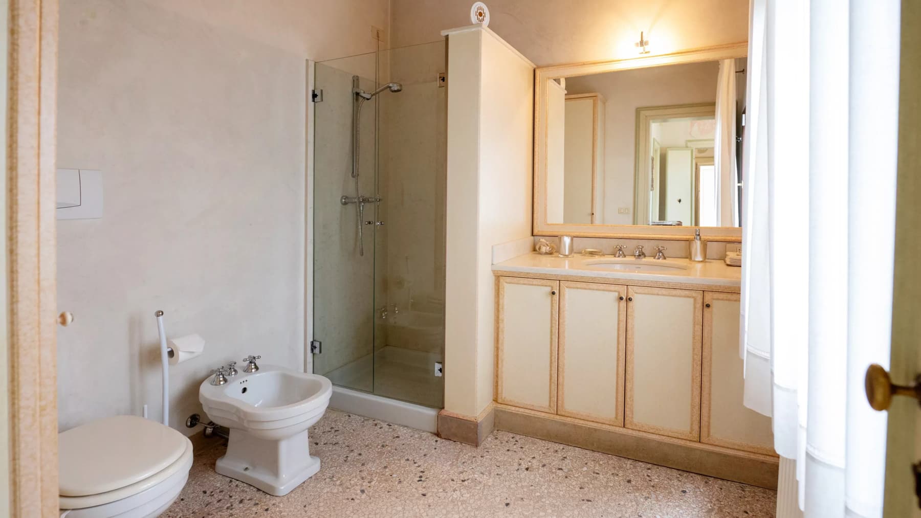 Elegante Appartamento in Villa Veneta con Parco e Chiesetta