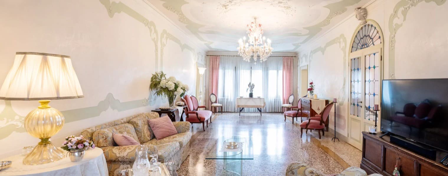 Elegante Appartamento in Villa Veneta con Parco e Chiesetta