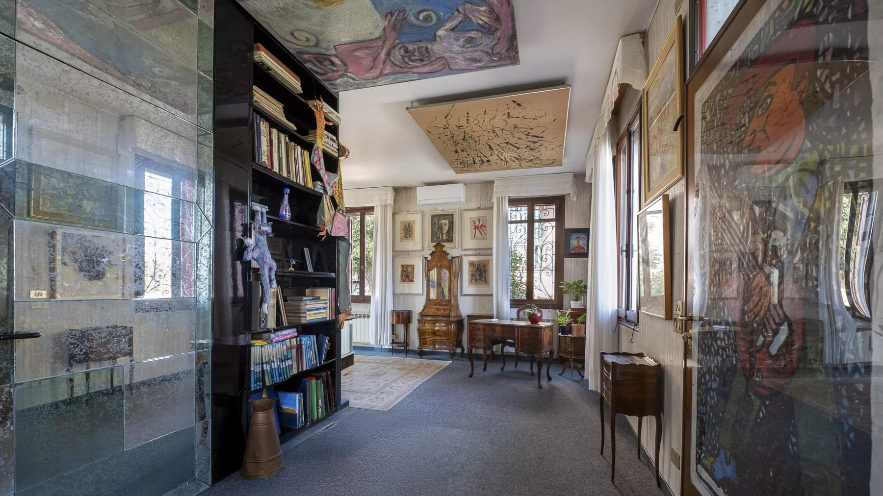 Prestigious Villa with Garden in Lido, Venice