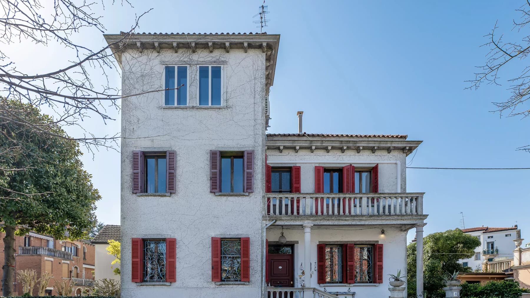 Prestigious Villa with Garden in Lido, Venice