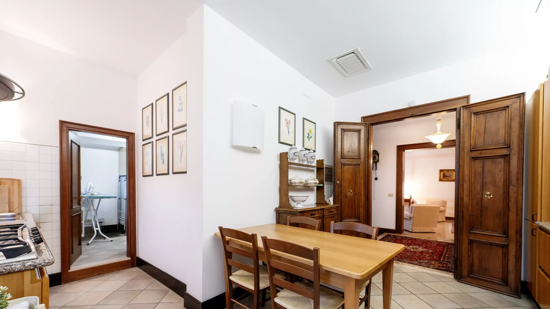 Elegant Apartment with Garden View in Venice, Veneto