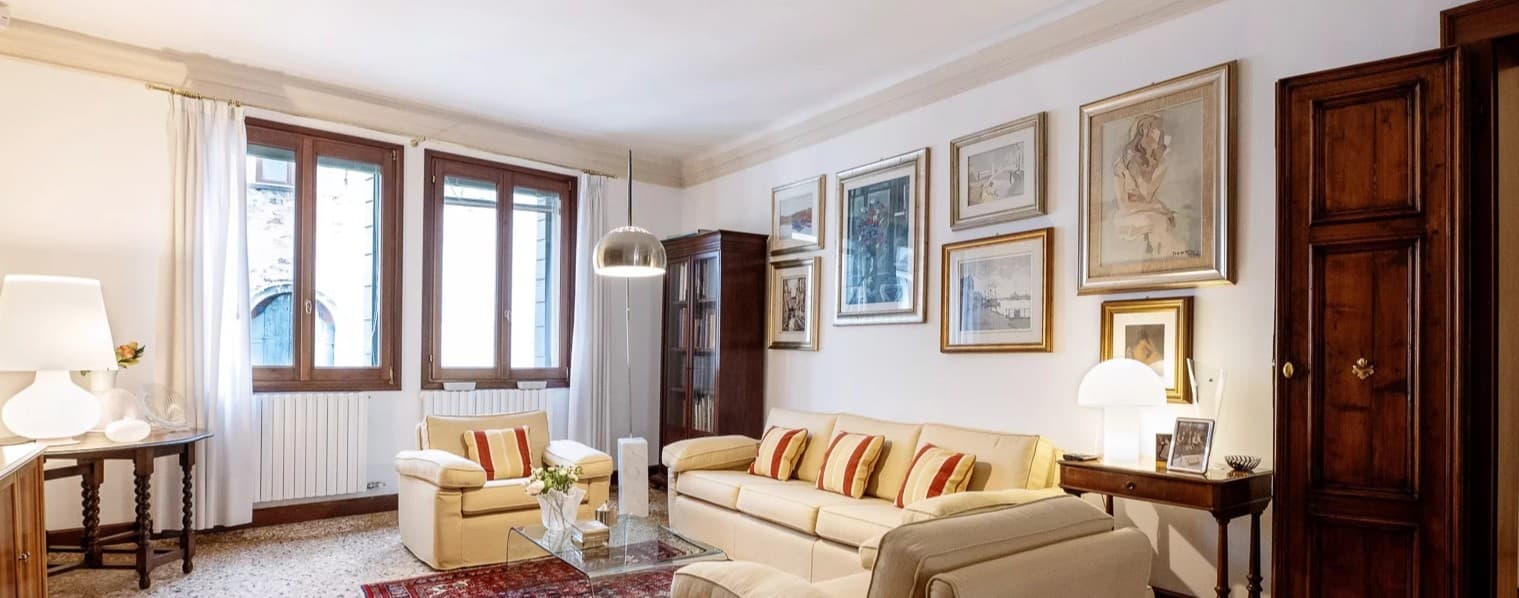 Elegant Apartment with Garden View in Venice, Veneto