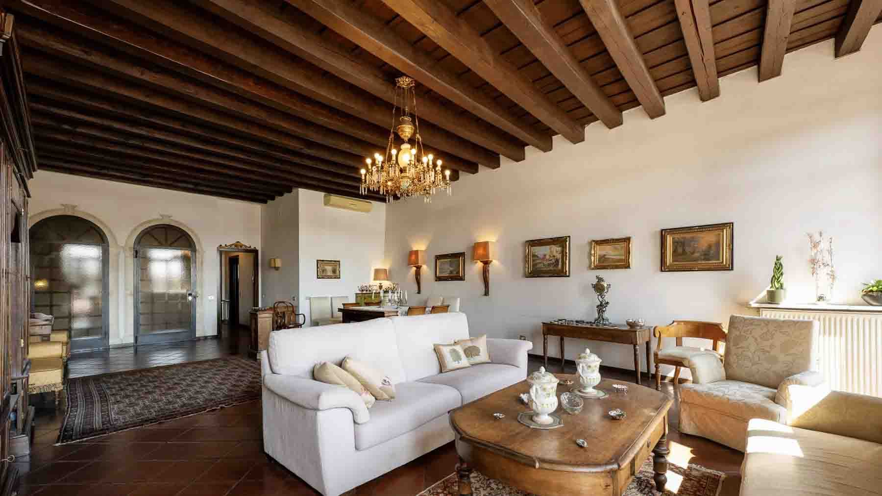 Luxury Apartment Overlooking Prato della Valle, Padova