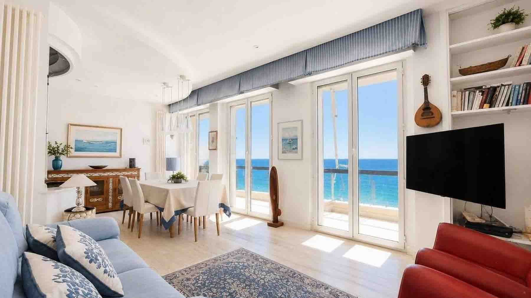 Attico luminoso 87mq con balcone a Finale Ligure