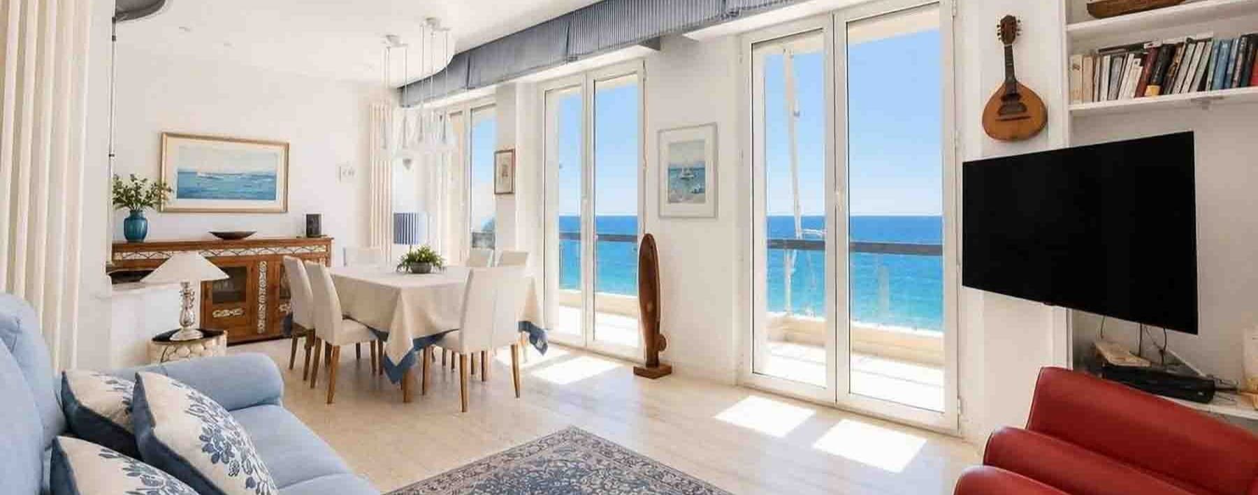 Attico luminoso 87mq con balcone a Finale Ligure