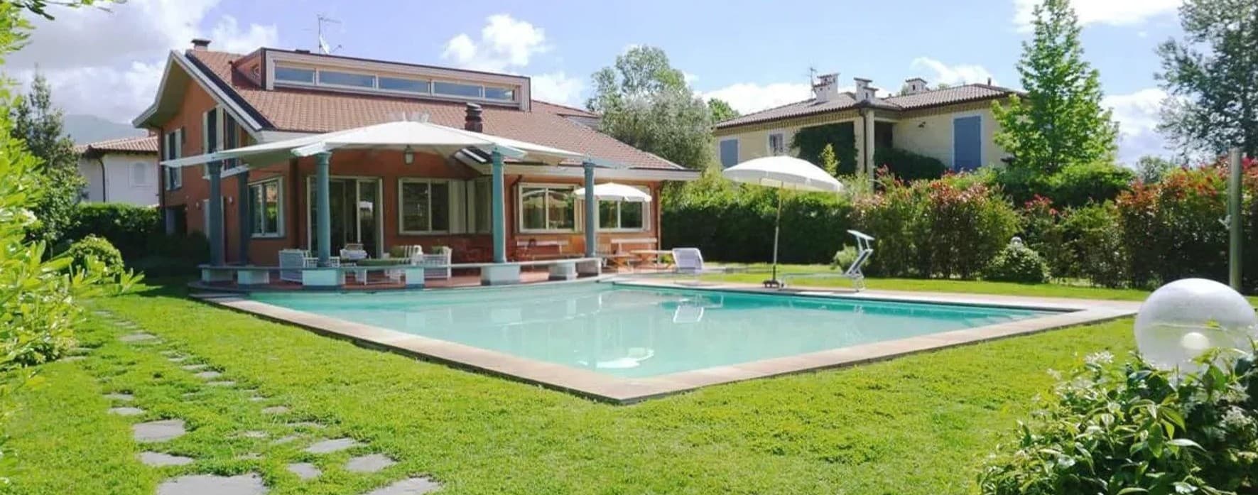Villa con piscina a Forte dei Marmi, Toscana