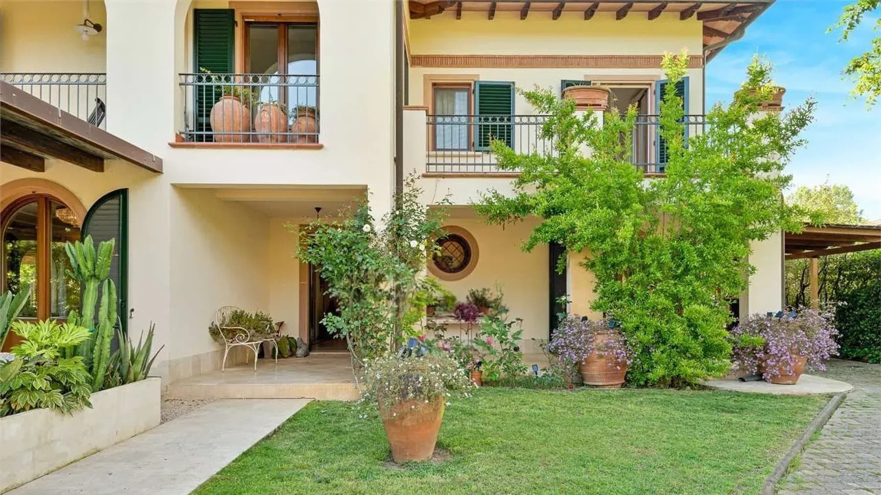 Prestigious Villa in Forte dei Marmi, Tuscany