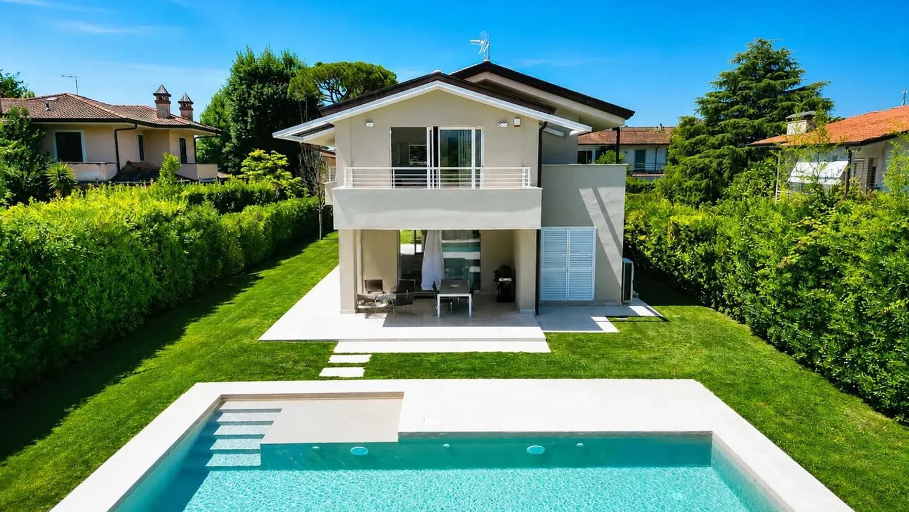 Villa moderna con piscina a Forte dei Marmi, Toscana
