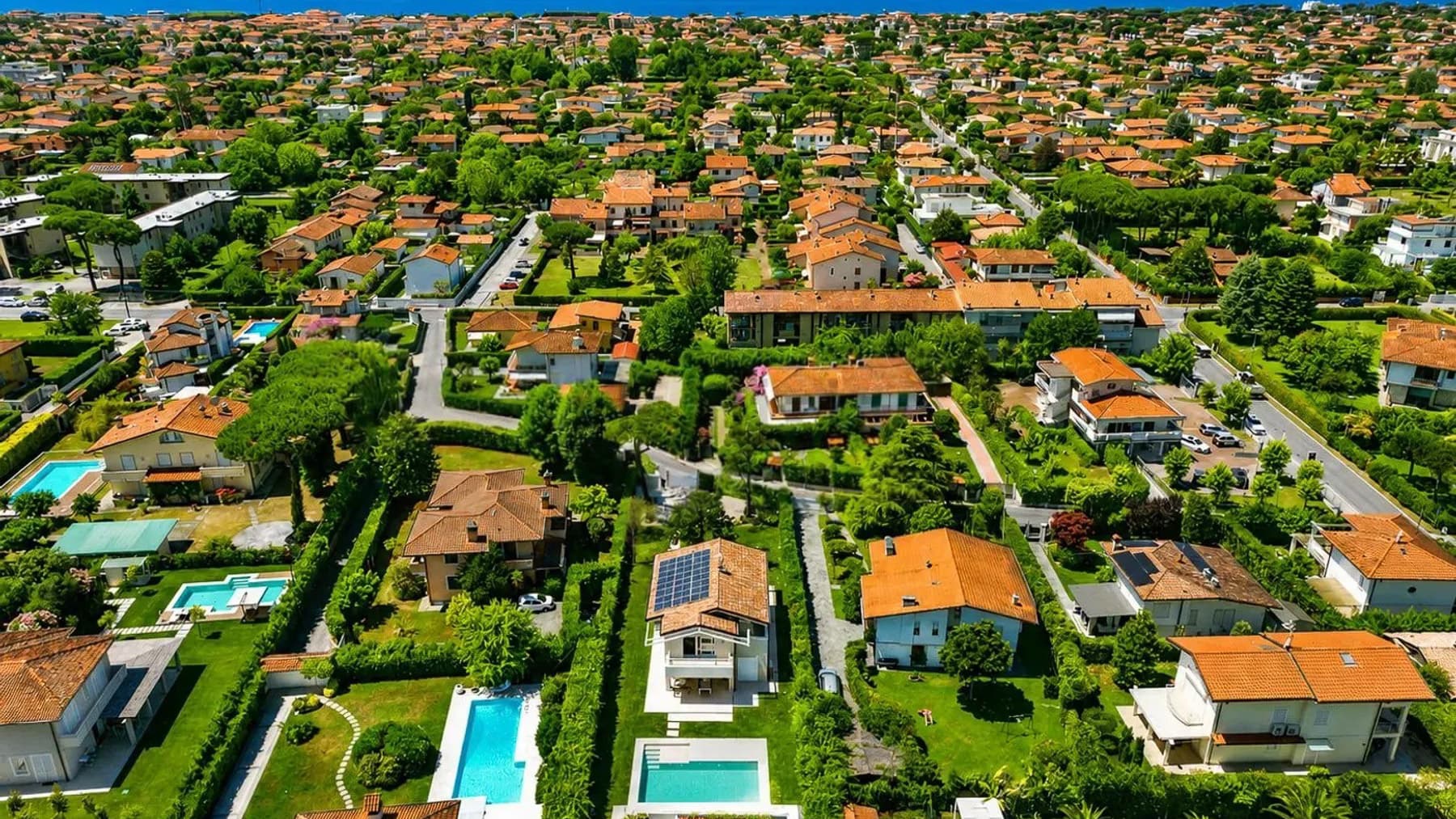 Villa moderna con piscina a Forte dei Marmi, Toscana