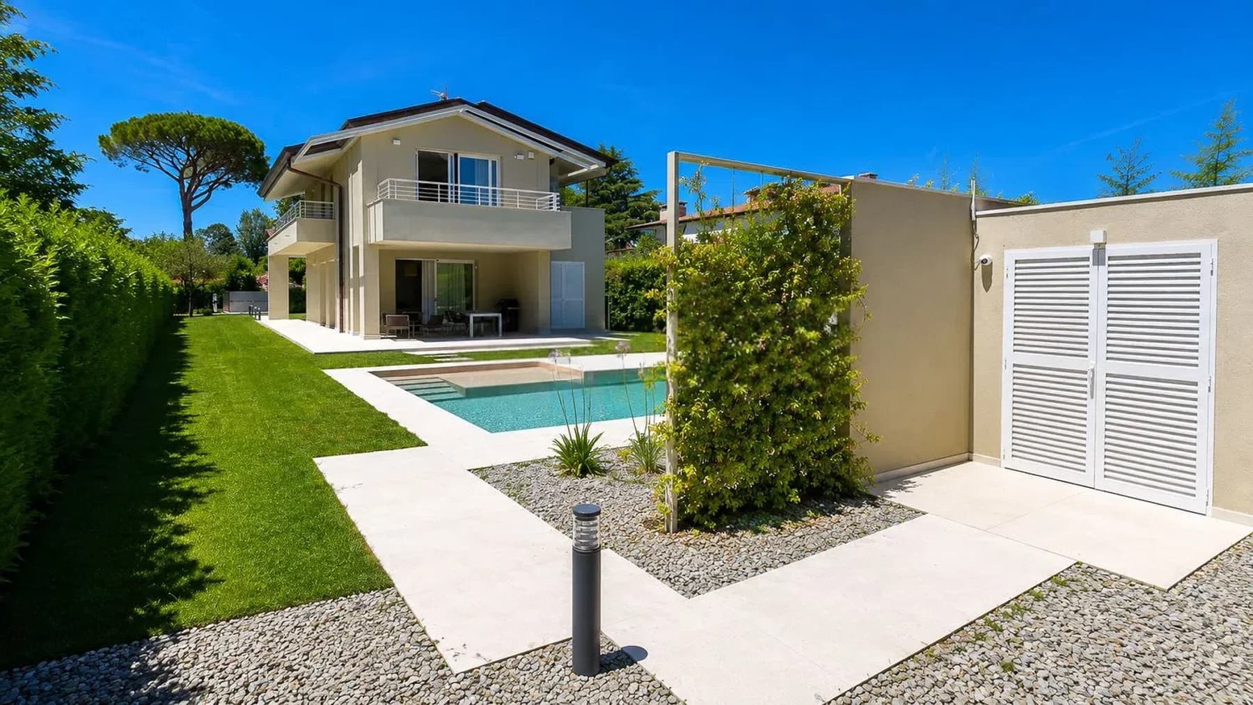 Villa moderna con piscina a Forte dei Marmi, Toscana