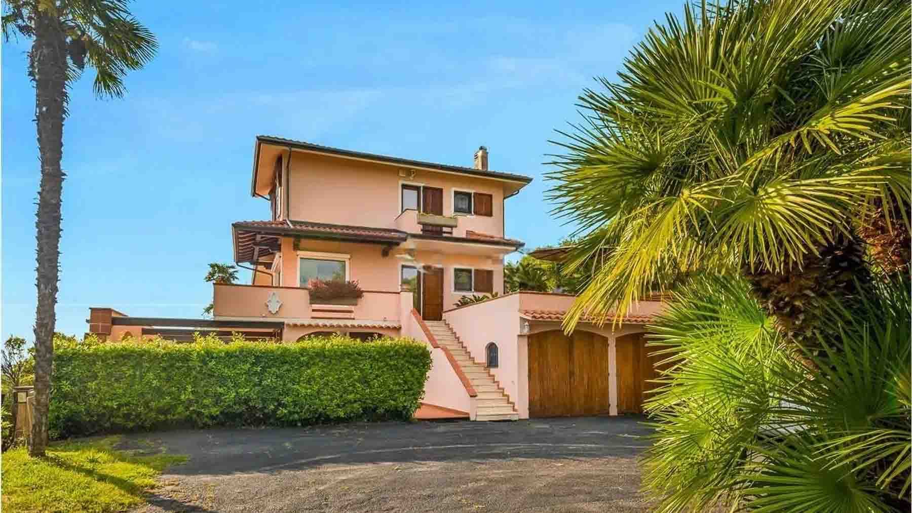 Villa elegante a Montignoso con vista mare, Toscana