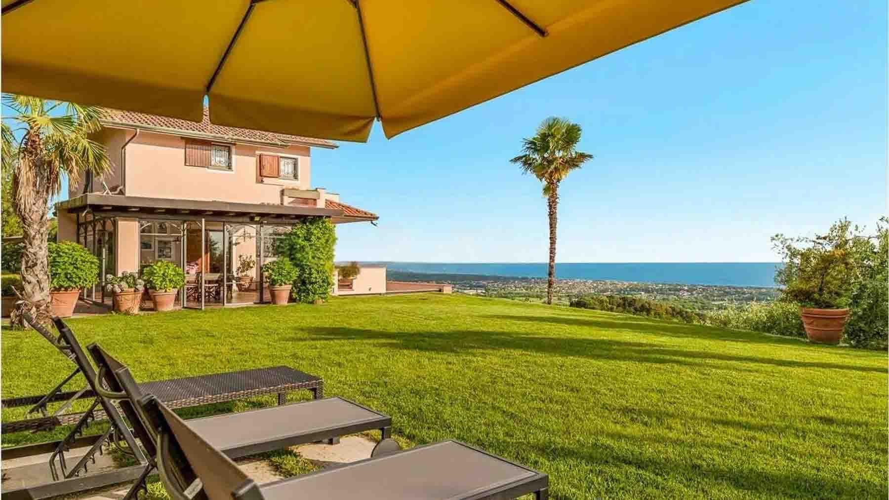 Villa elegante a Montignoso con vista mare, Toscana