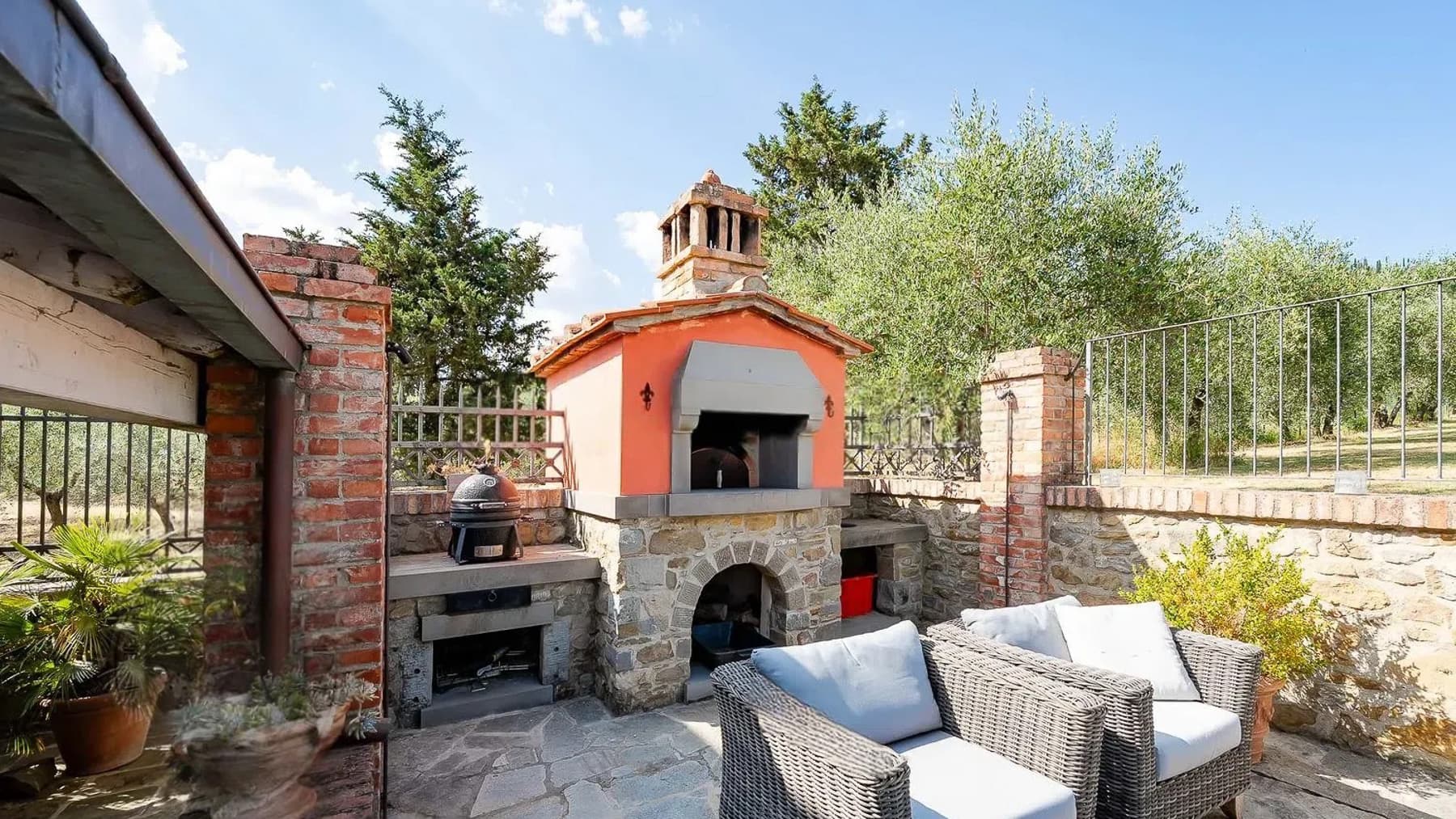 Charming Villa in Riccio, Heart of Tuscany