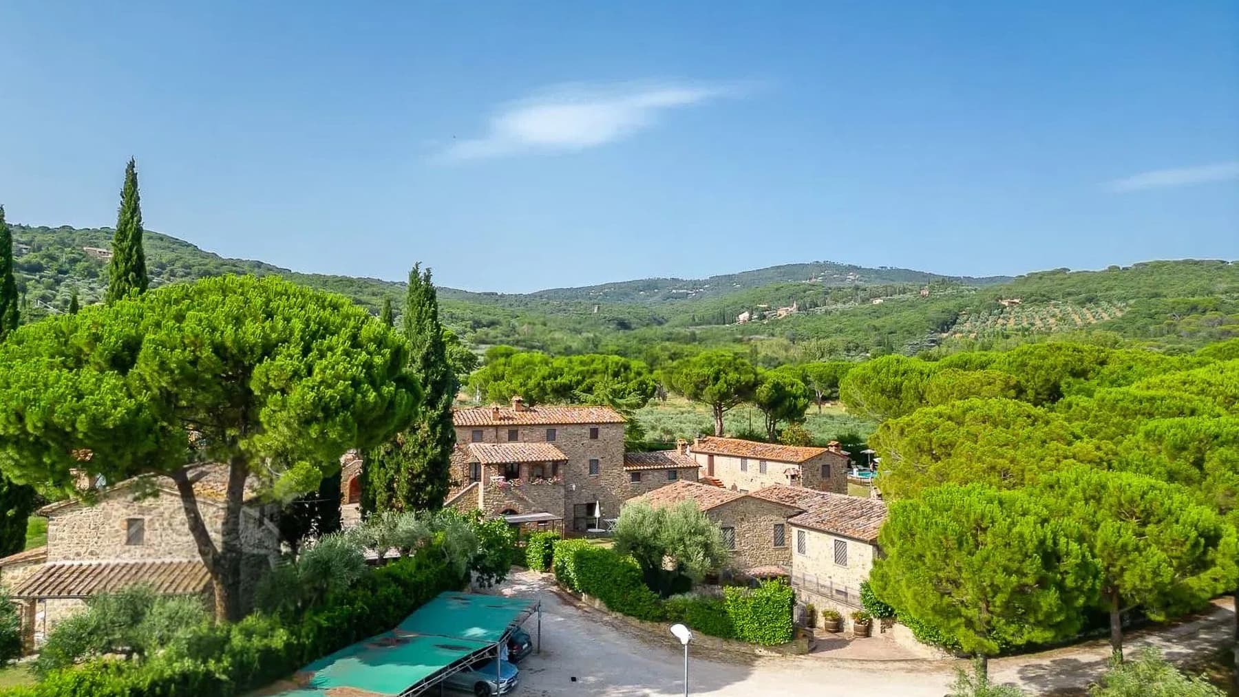 Casale con piscina a Tuoro sul Trasimeno, Umbria