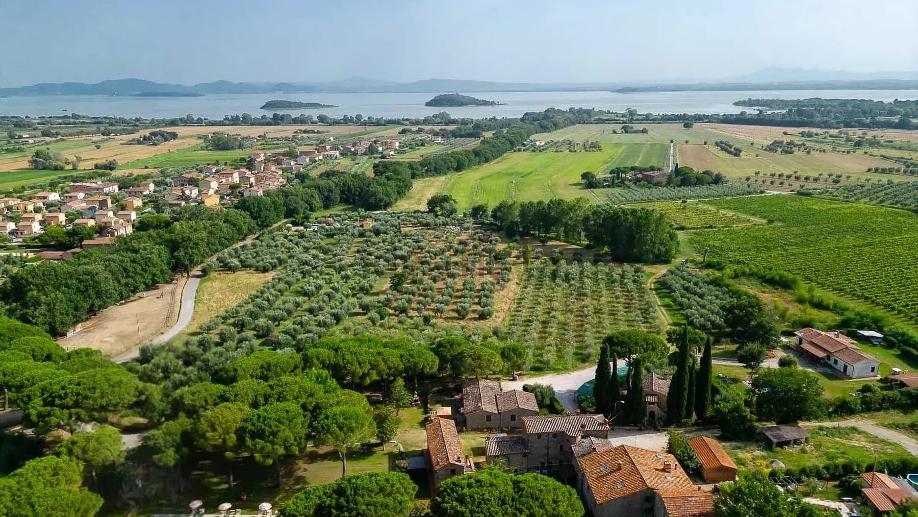 Casale con piscina a Tuoro sul Trasimeno, Umbria
