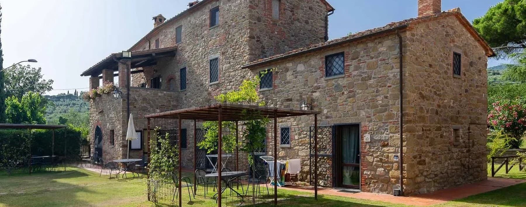 Casale con piscina a Tuoro sul Trasimeno, Umbria