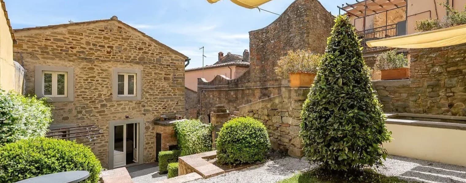 Proprietà con giardino esclusivo a Cortona, Toscana