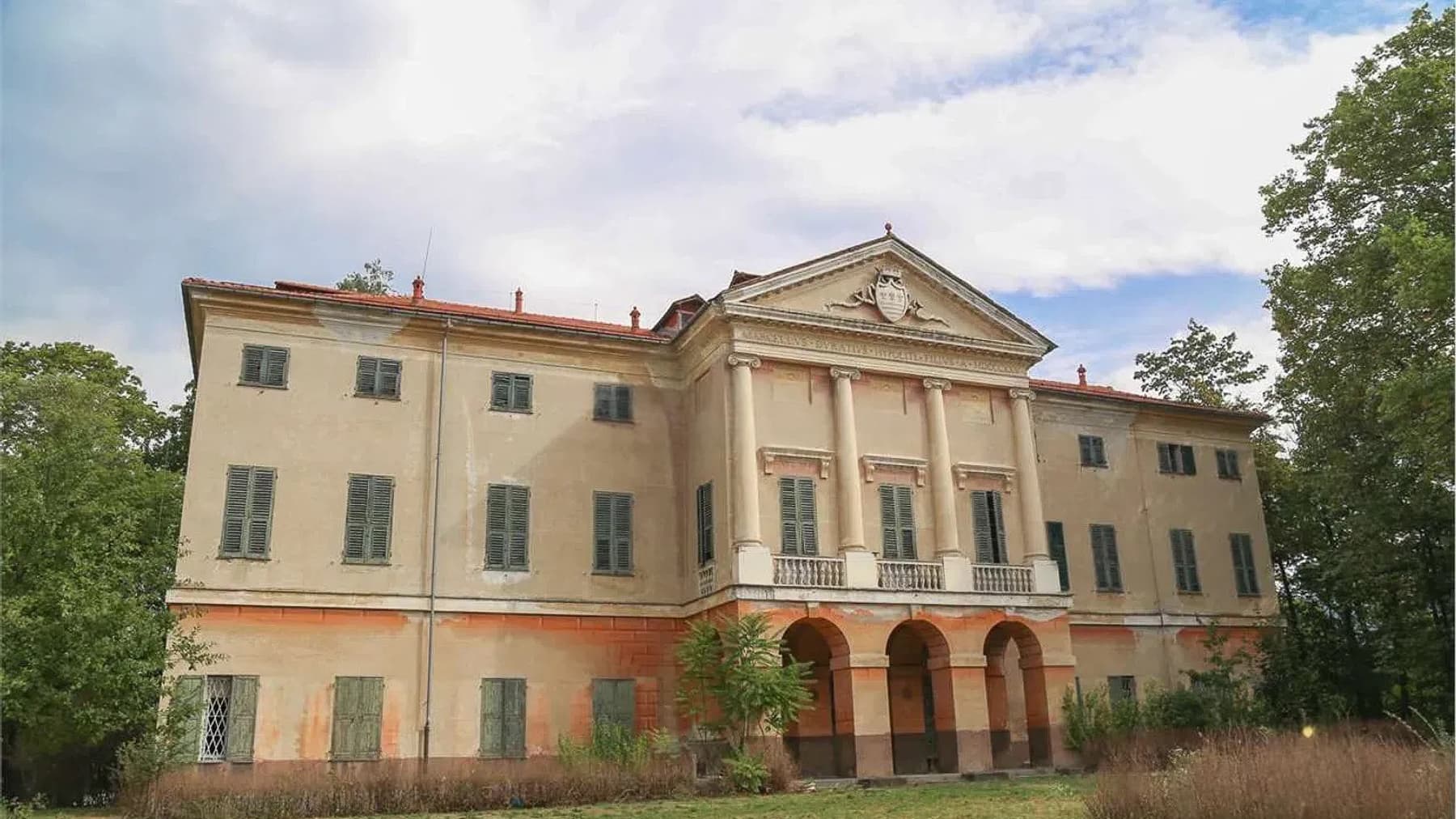 Villa storica a Cairo Montenotte, 1800 mq nel verde