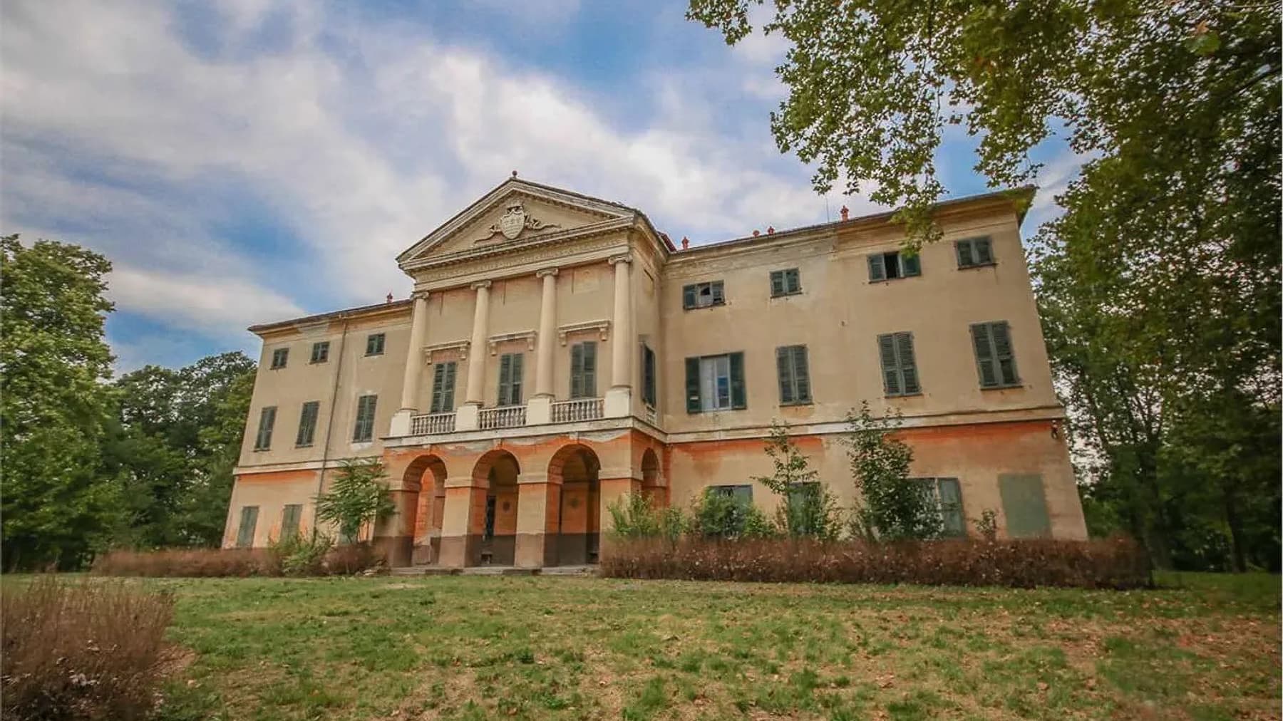 Villa storica a Cairo Montenotte, 1800 mq nel verde