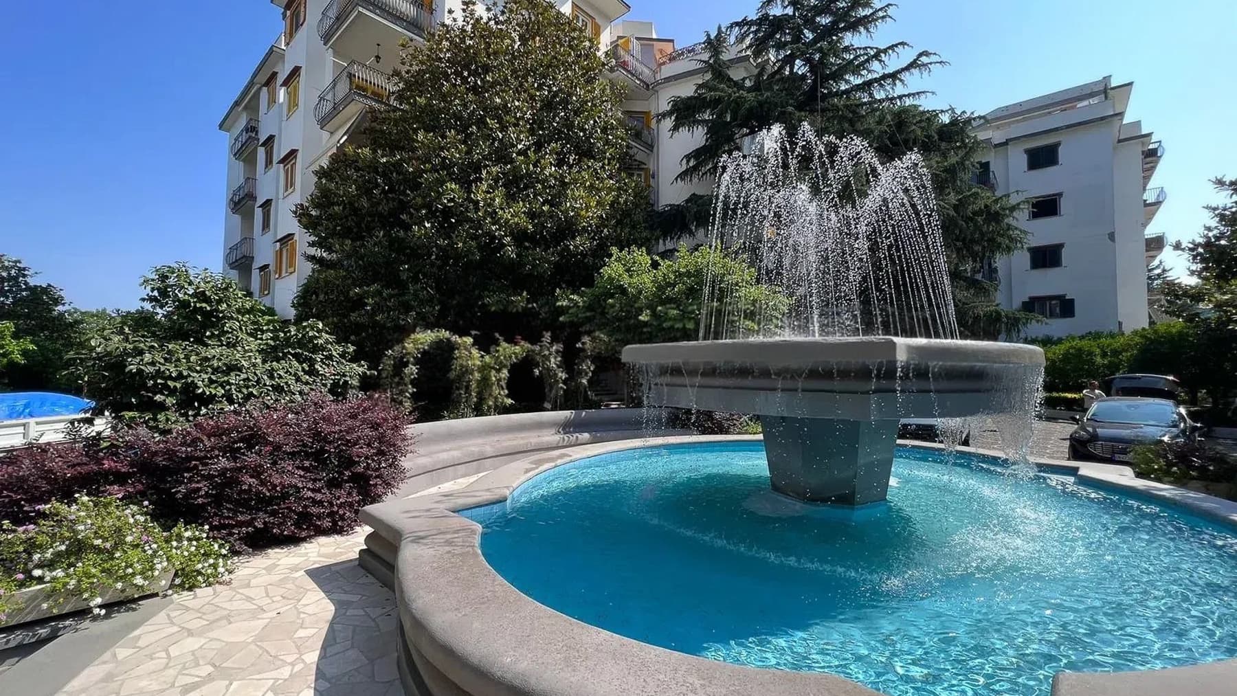 Appartamento spazioso a Sorrento con terrazzo e piscina