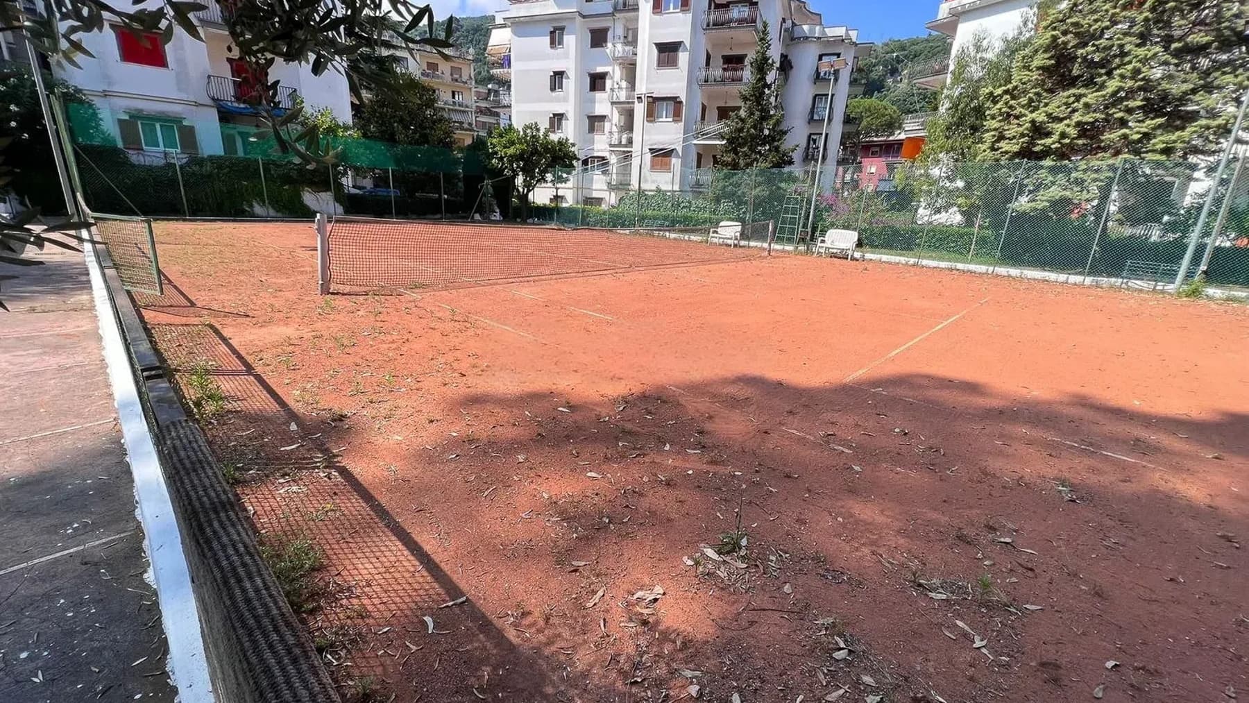 Appartamento spazioso a Sorrento con terrazzo e piscina