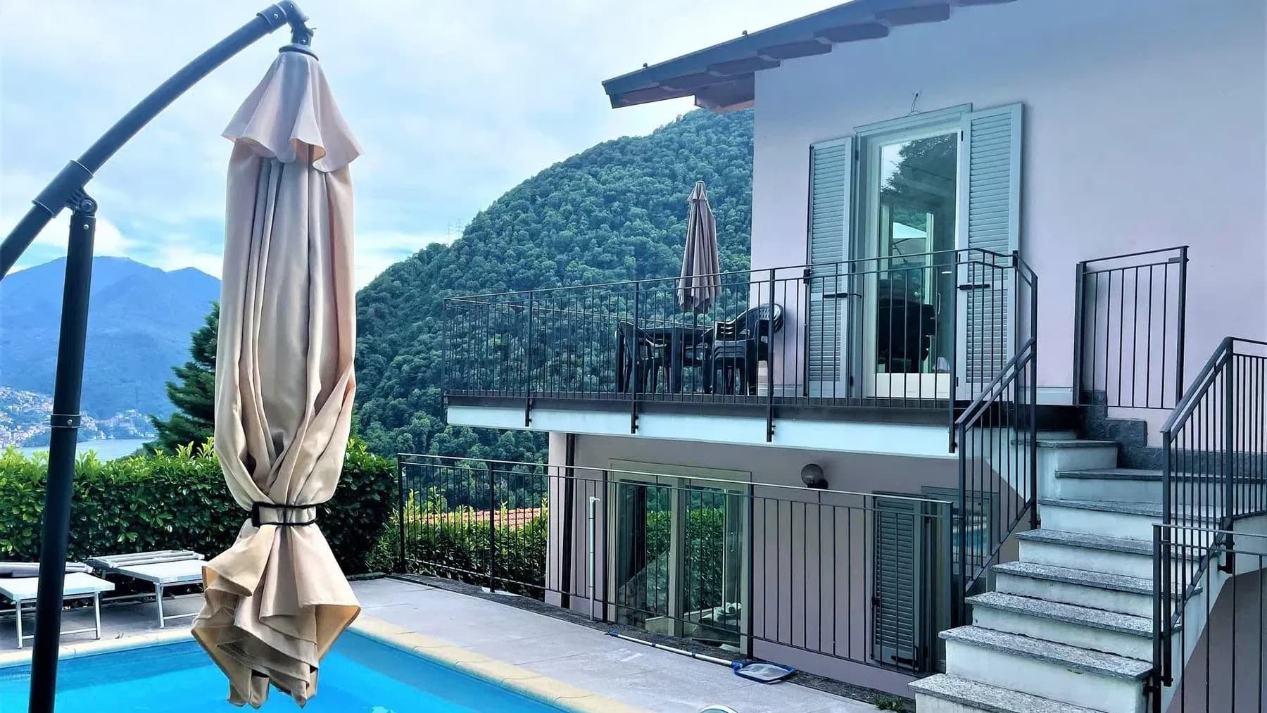 Villa con Piscina e Vista Lago ad Argegno