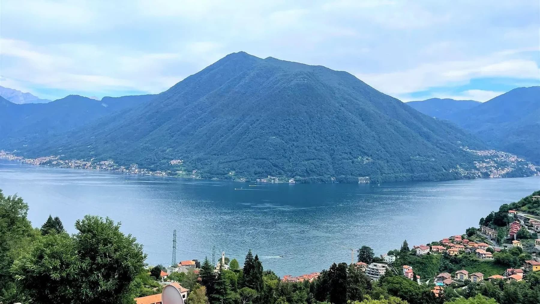 Villa con Piscina e Vista Lago ad Argegno