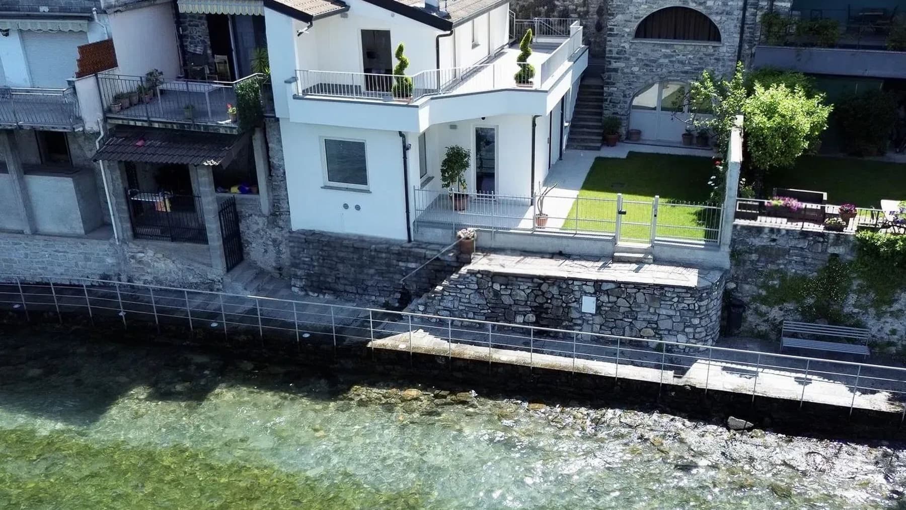 Villa a Lezzeno, esclusiva fronte Lago di Como