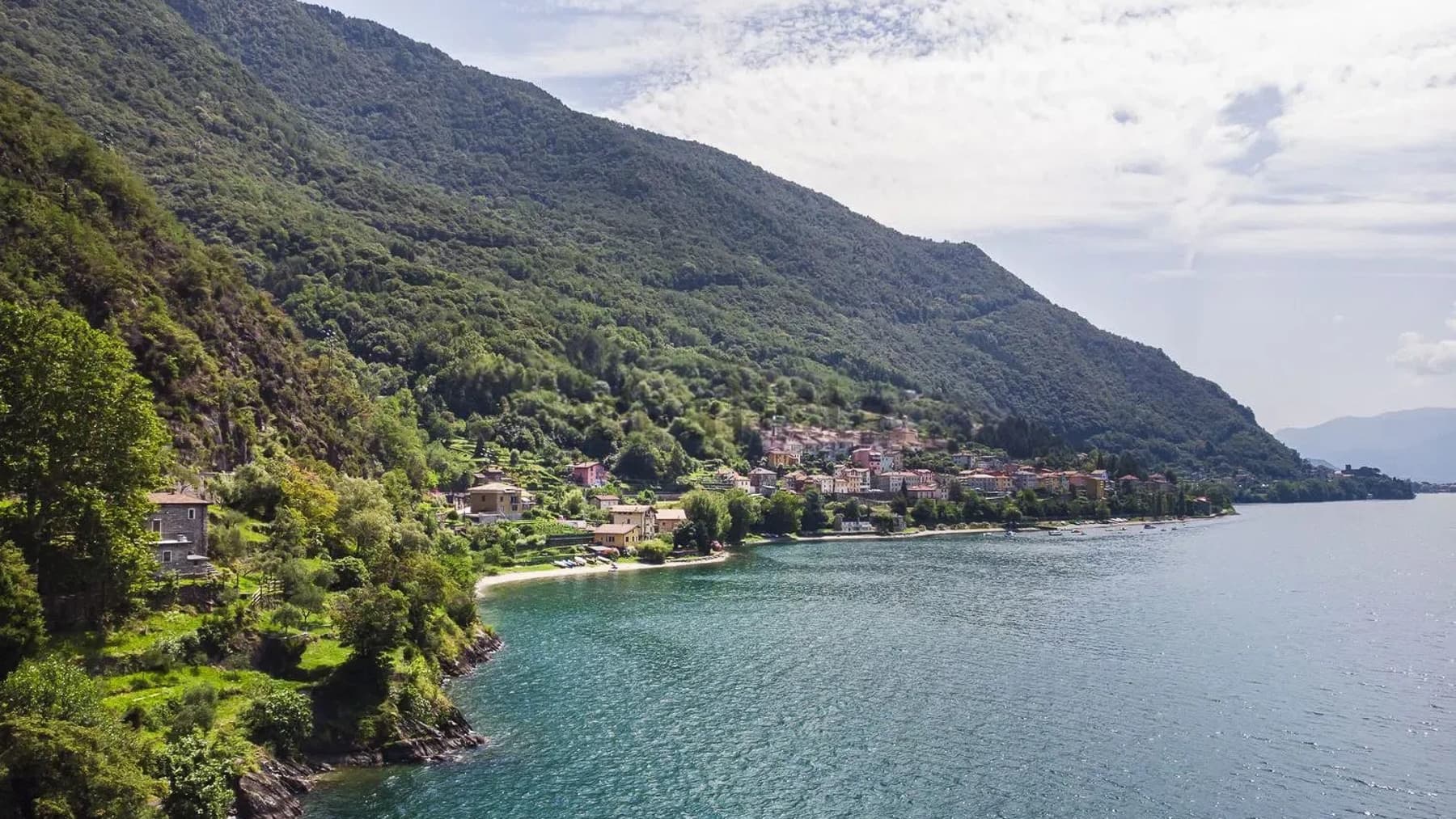 Casale esclusivo a Dorio, fronte Lago di Como