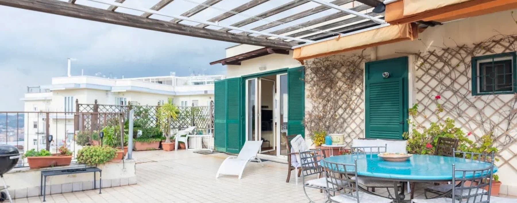 Attico panoramico con terrazzo a Napoli, Via Manzoni