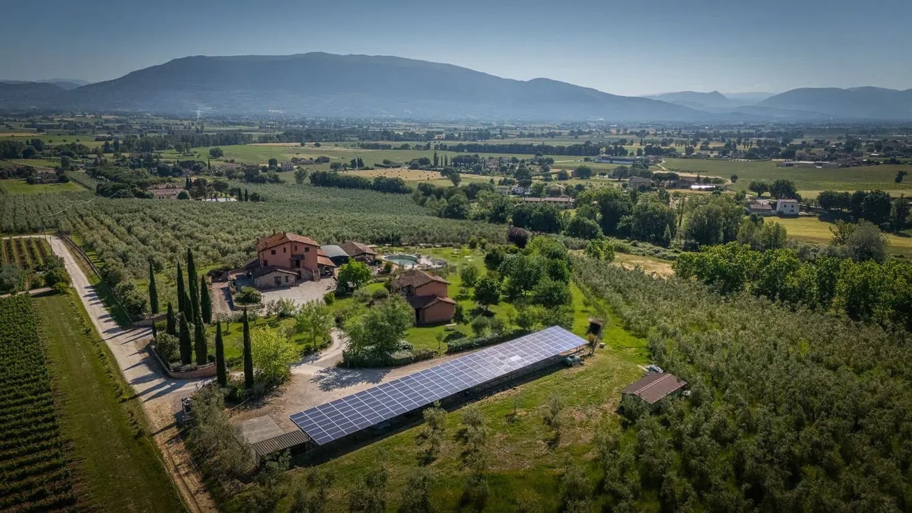 Casale a Limigiano, tra colline umbre e natura incontaminata