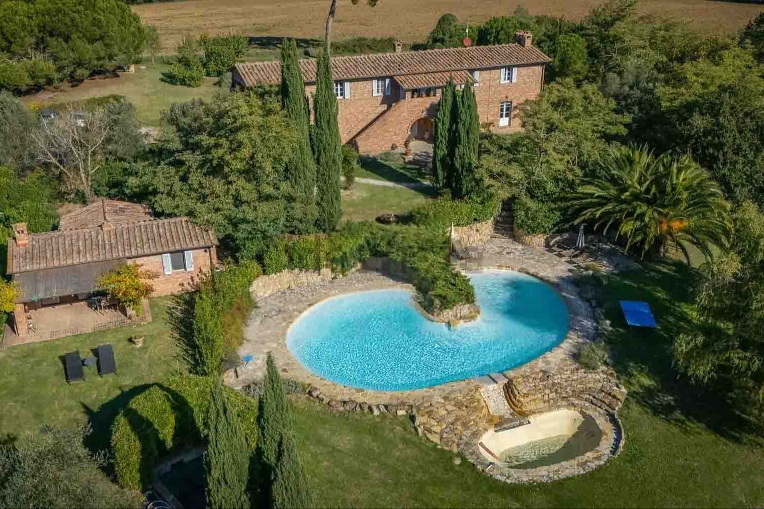 Casale con piscina a Castiglione del Lago, Umbria