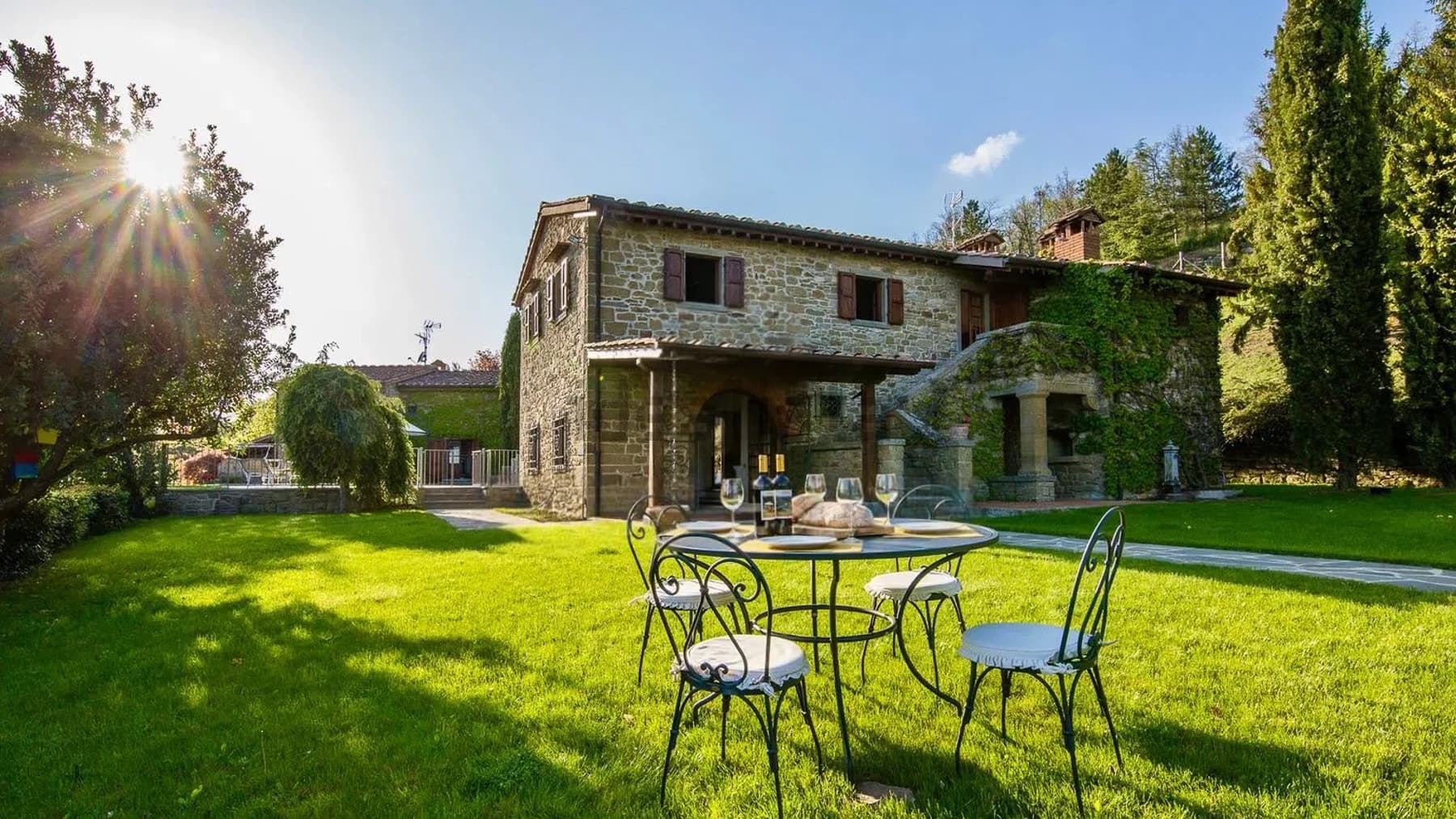 Casale in Toscana vicino Stia con piscina unica