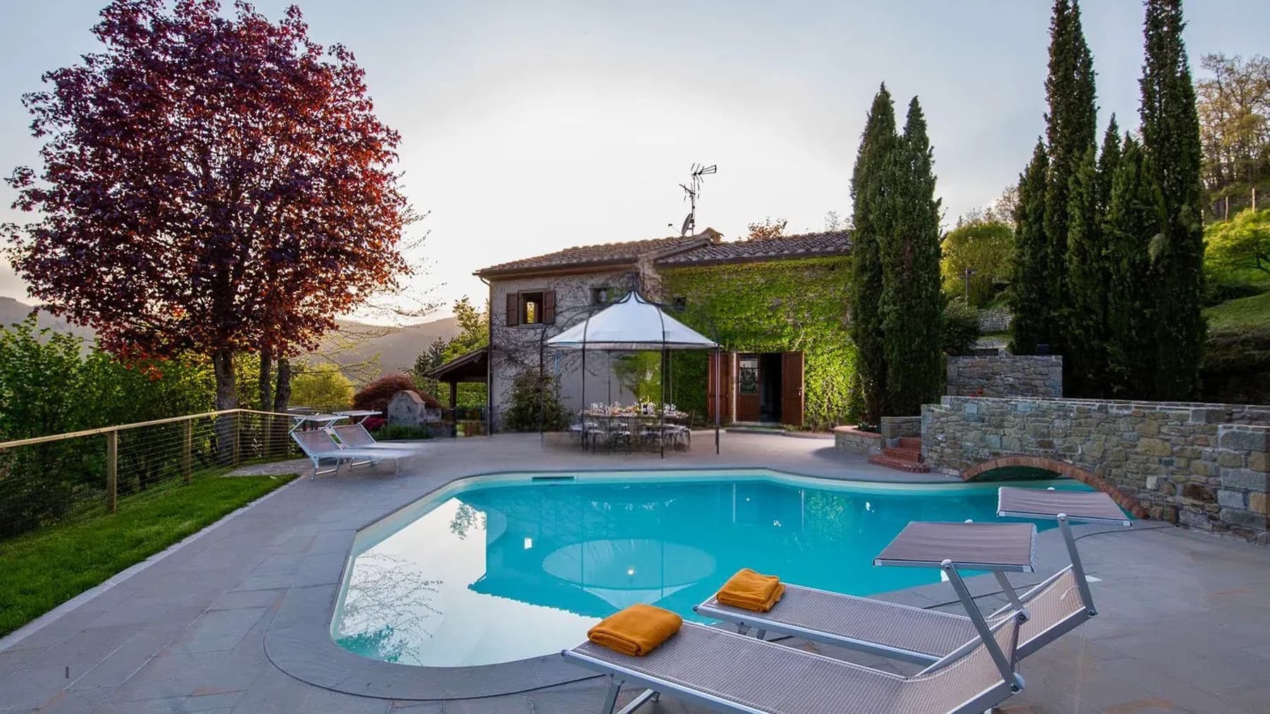Casale in Toscana vicino Stia con piscina unica