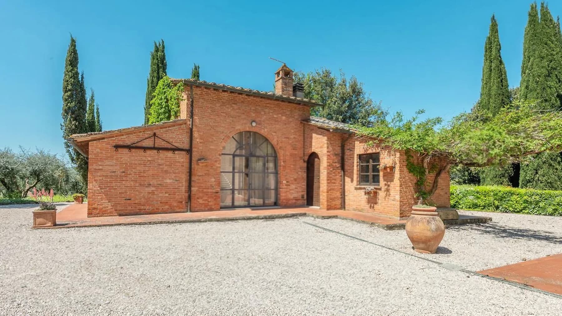 Casale a Montepulciano: Vigneti e Lusso Toscano