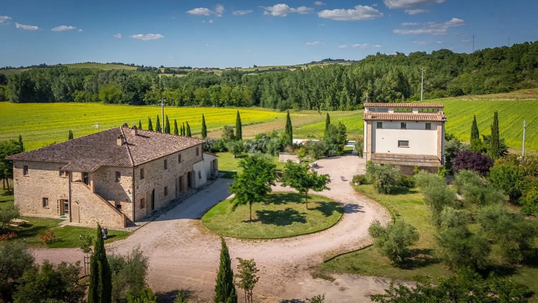 Casale storico con piscina nella verde Umbria