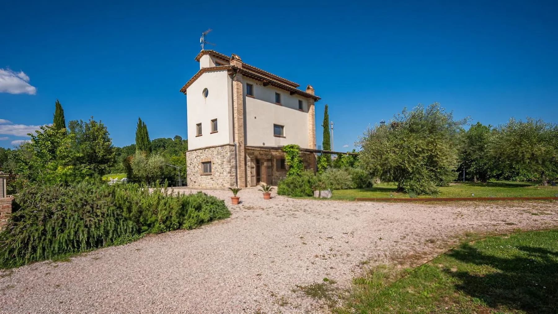 Casale storico con piscina nella verde Umbria