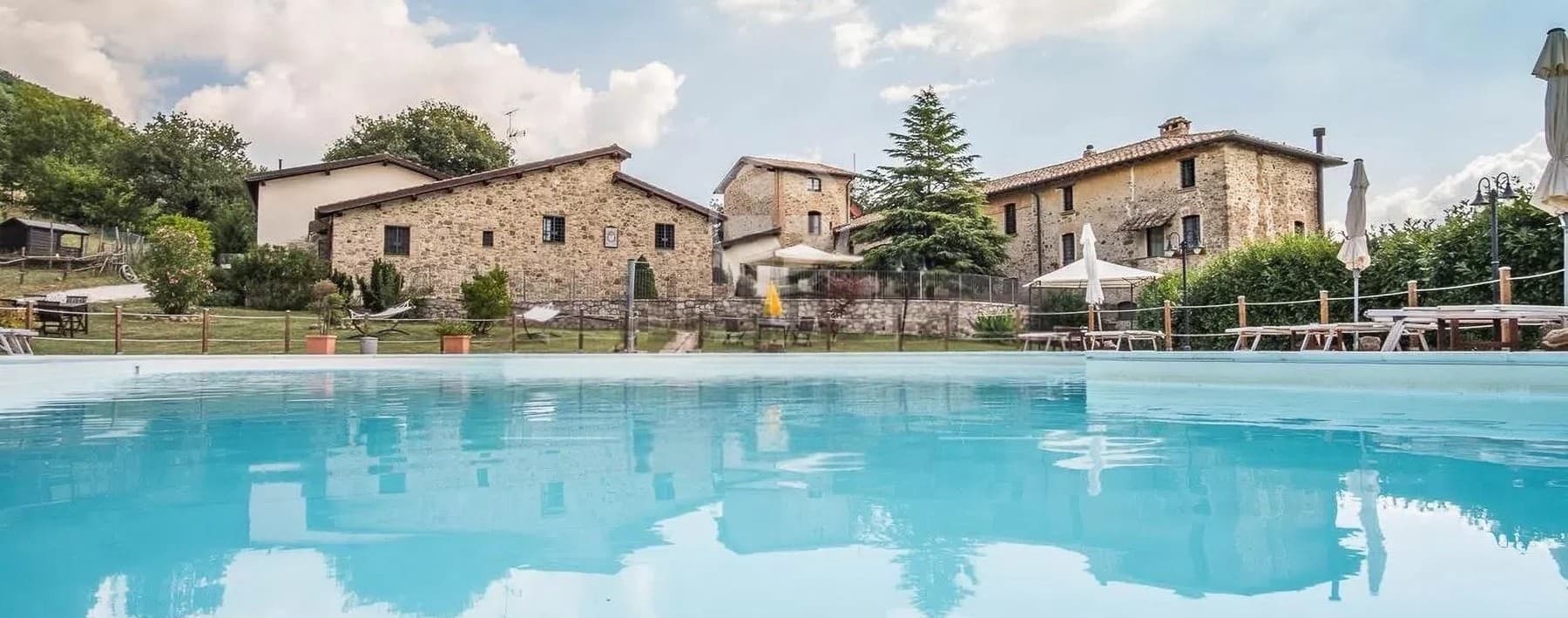 Casale panoramico con piscina, nel cuore dell'Umbria