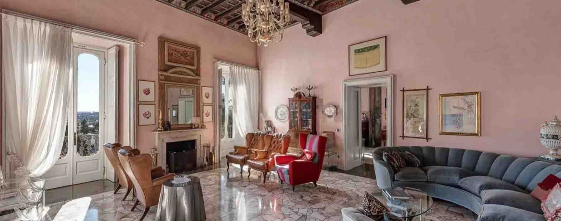 Villa storica con vista sui Laghi a Erba