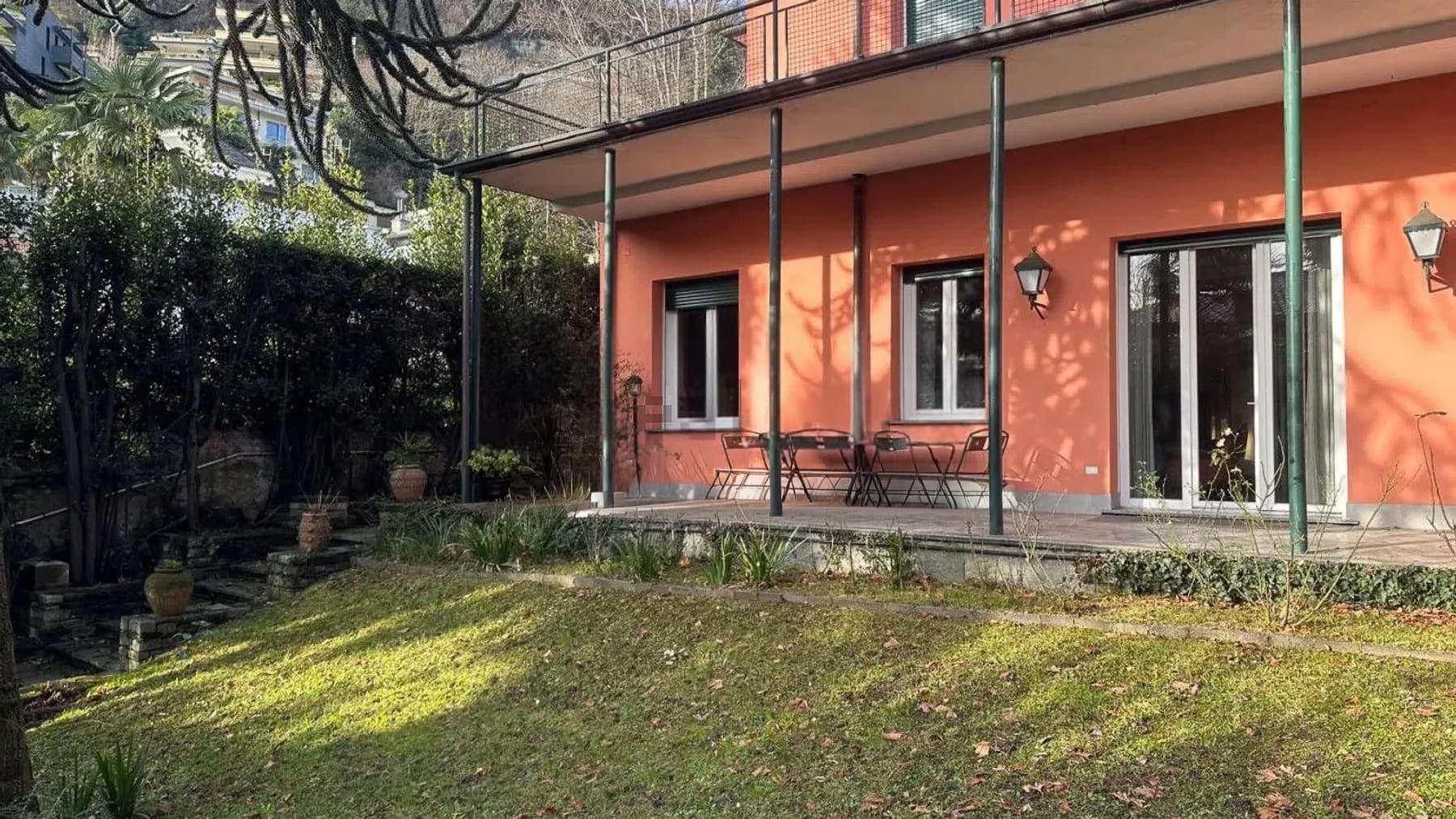 Villa spaziosa con giardino sul Lago di Como