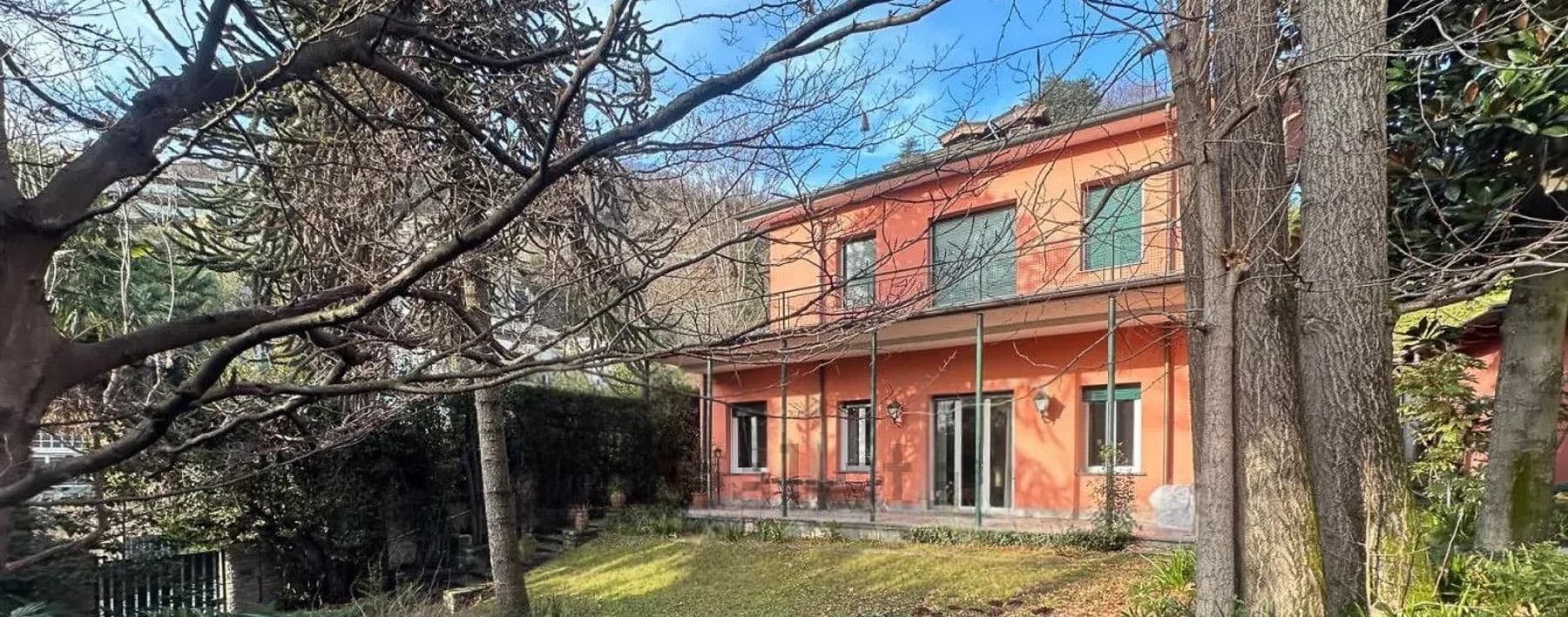 Villa spaziosa con giardino sul Lago di Como