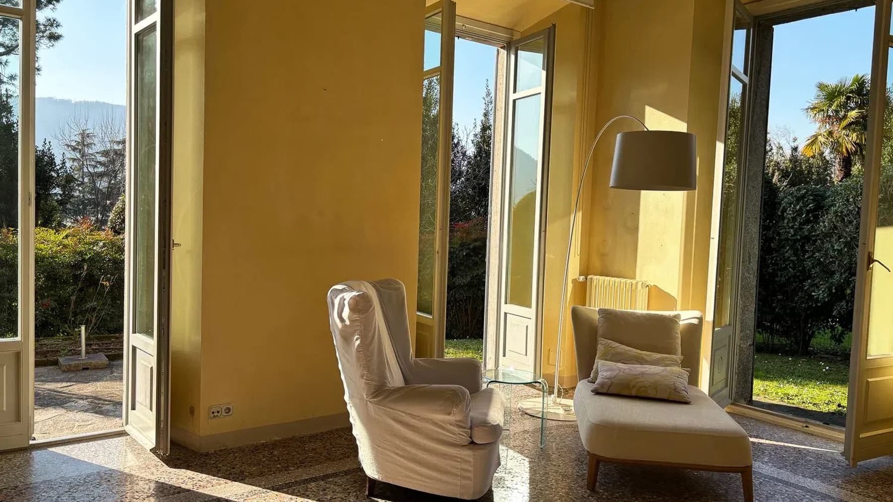 Appartamento di lusso sul Lago di Como con giardino