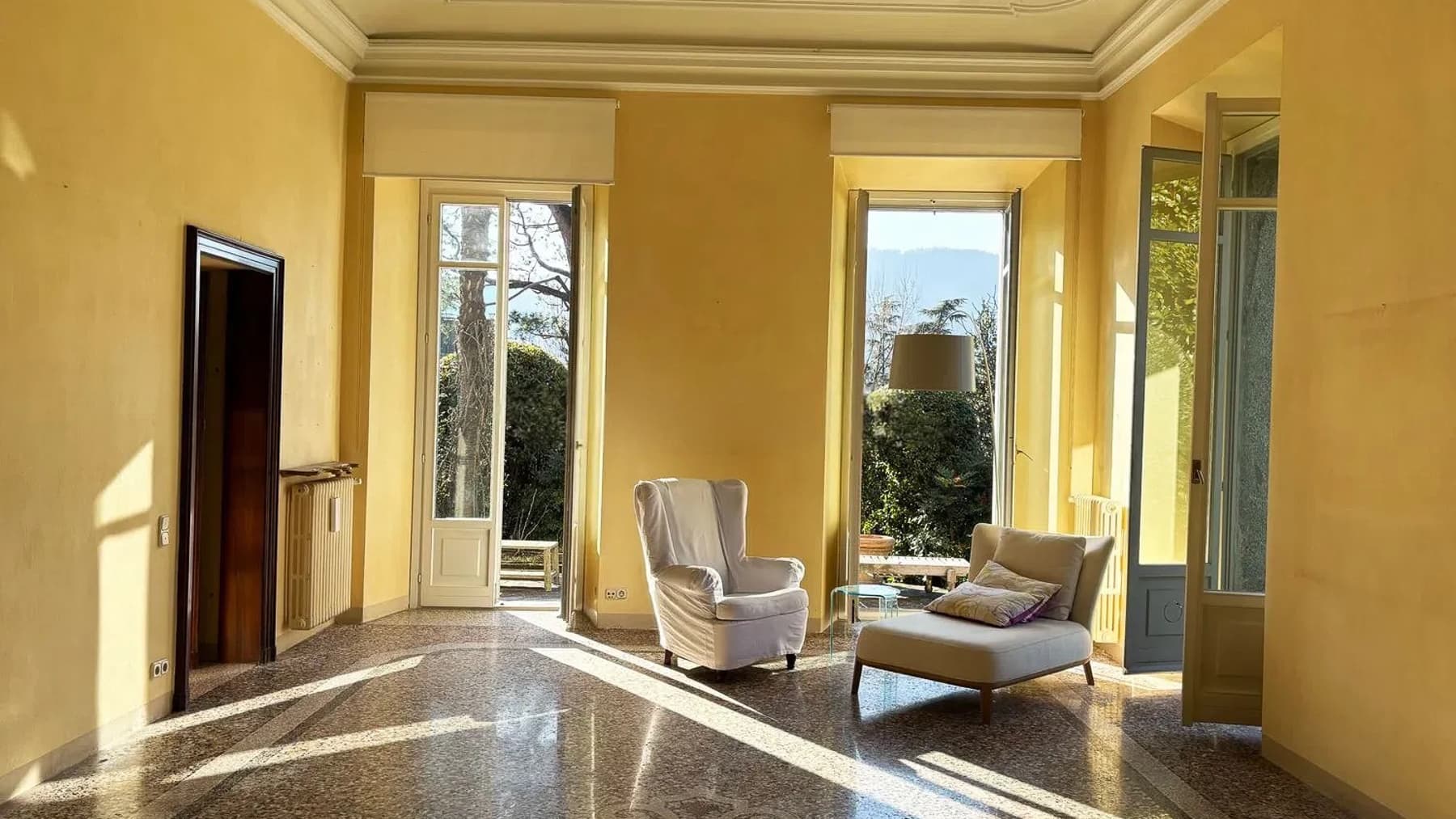 Appartamento di lusso sul Lago di Como con giardino