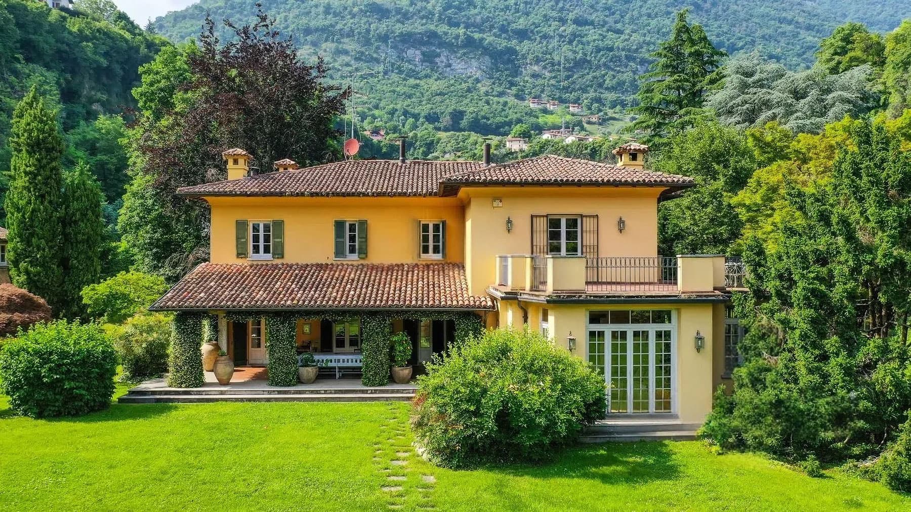 Villa esclusiva a Ossuccio, Lago di Como con parco e piscina