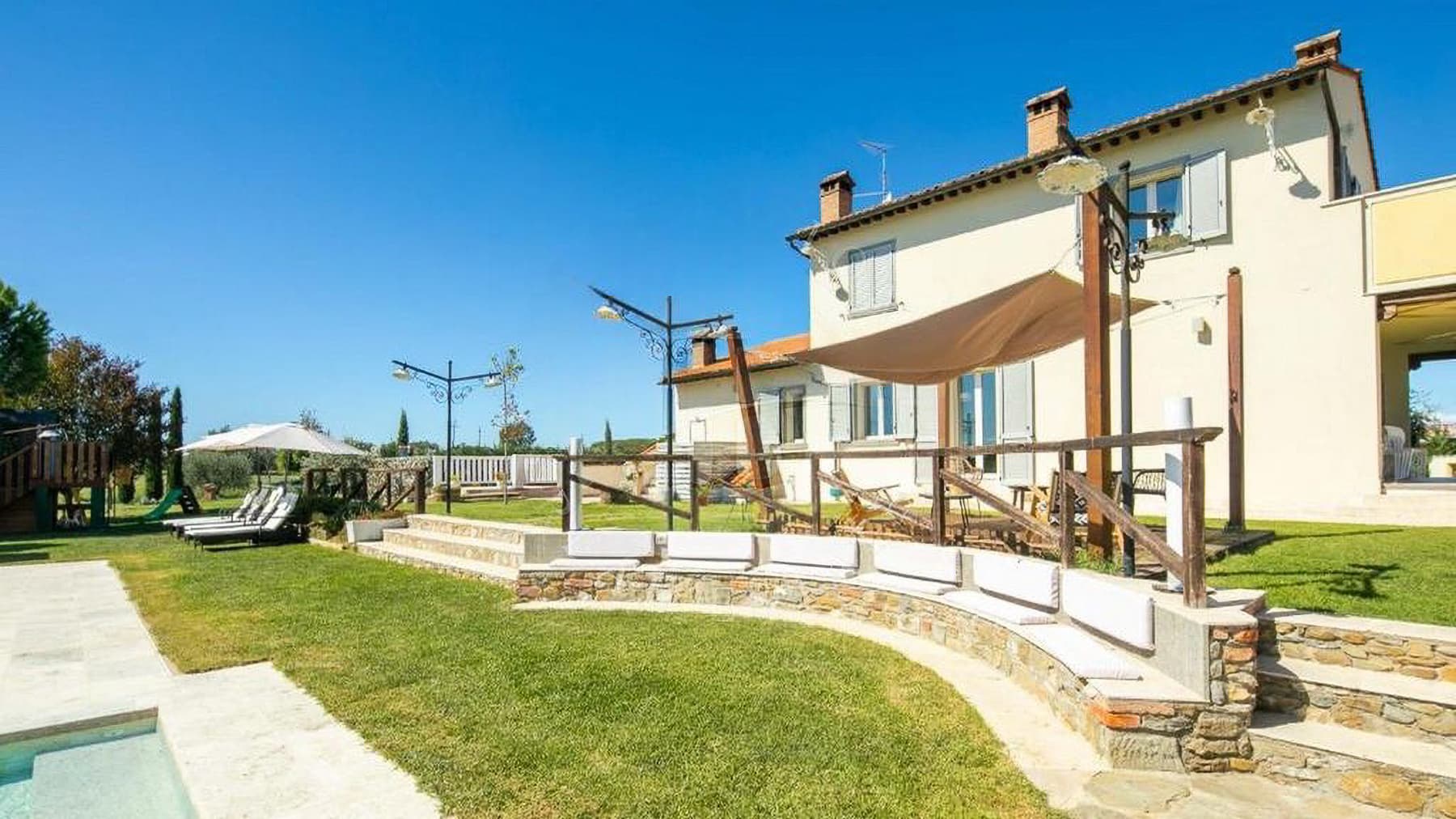 Villa panoramica a Camucia, nel cuore della Toscana