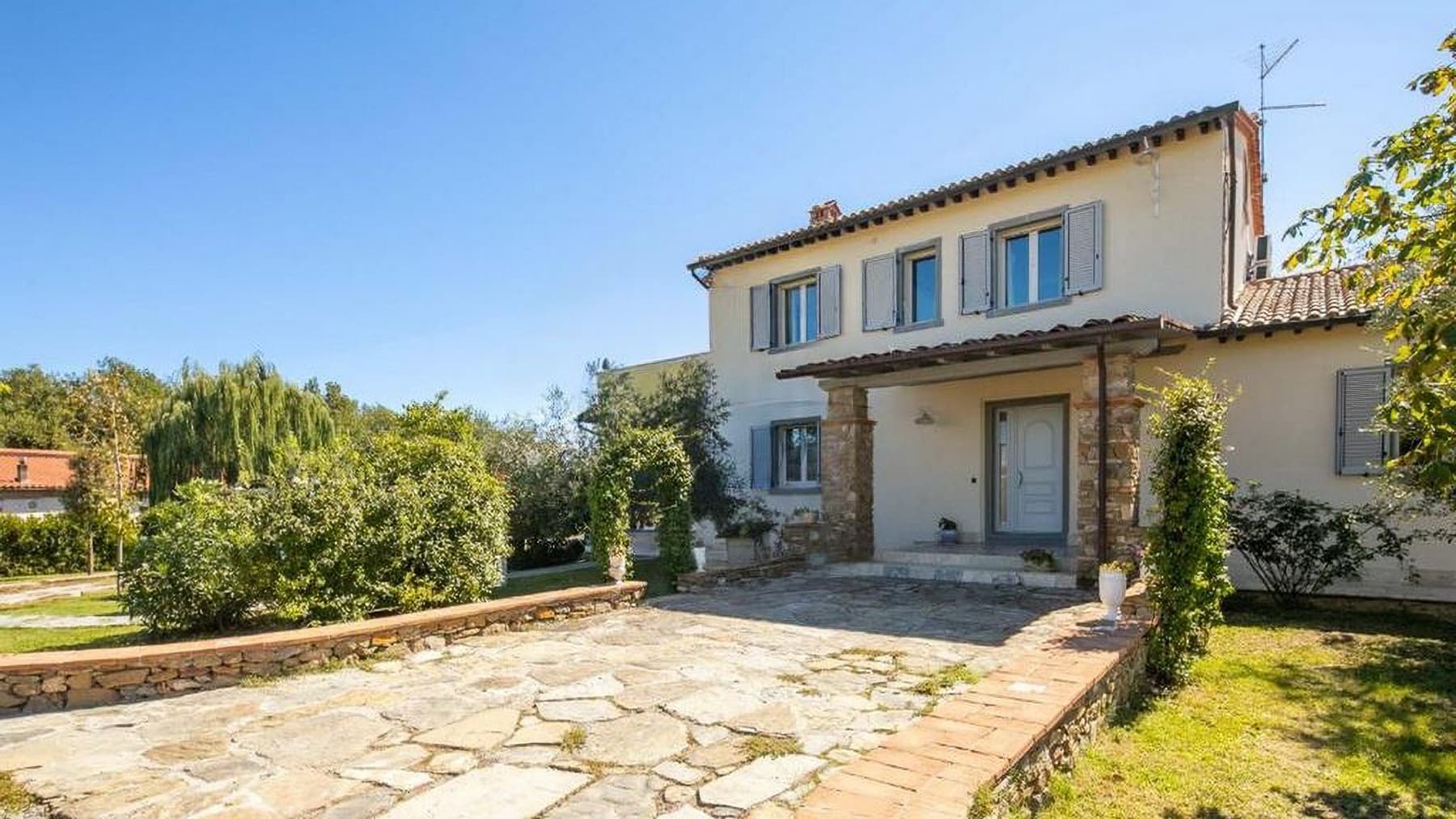 Villa panoramica a Camucia, nel cuore della Toscana